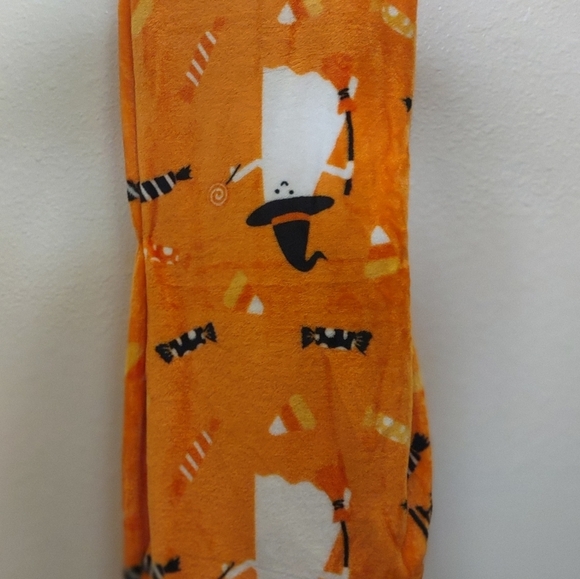 Halloween ghost and candy corn decorative throw - Picture 5 of 6